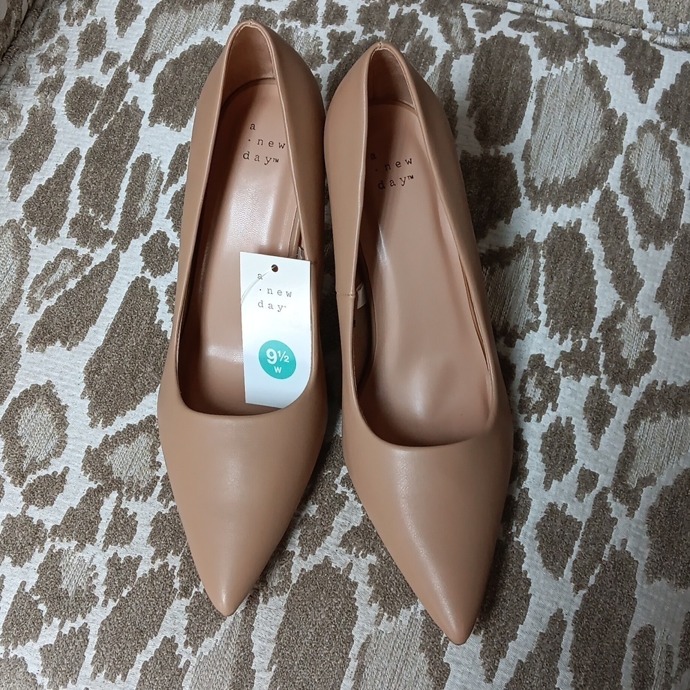 a new day nude stiletto heels ✨ sz 9.5 W